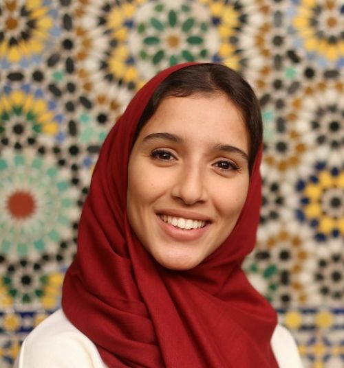 عناية تليق بإمارتية  لأن الفخامة تبدأ منك
